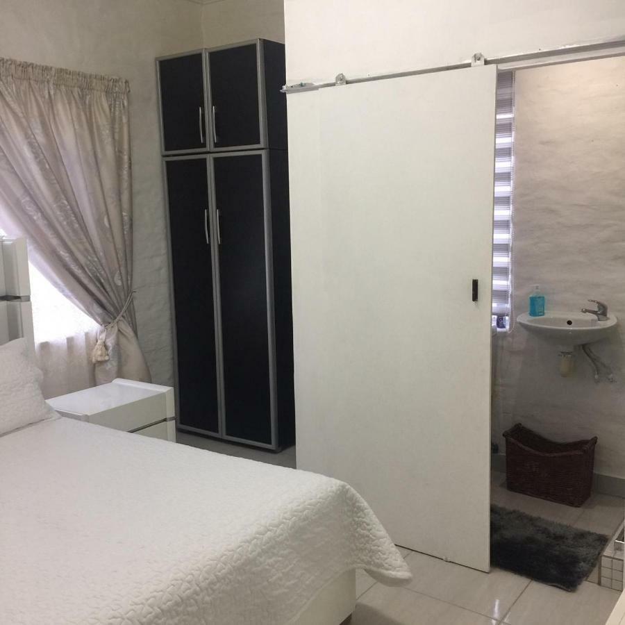Patzerella'S Cozy Nest Hotel Krugersdorp Buitenkant foto